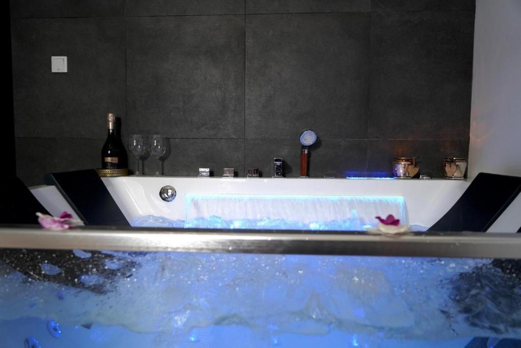 Relax Jacuzzi Apartment Cracovia Esterno foto